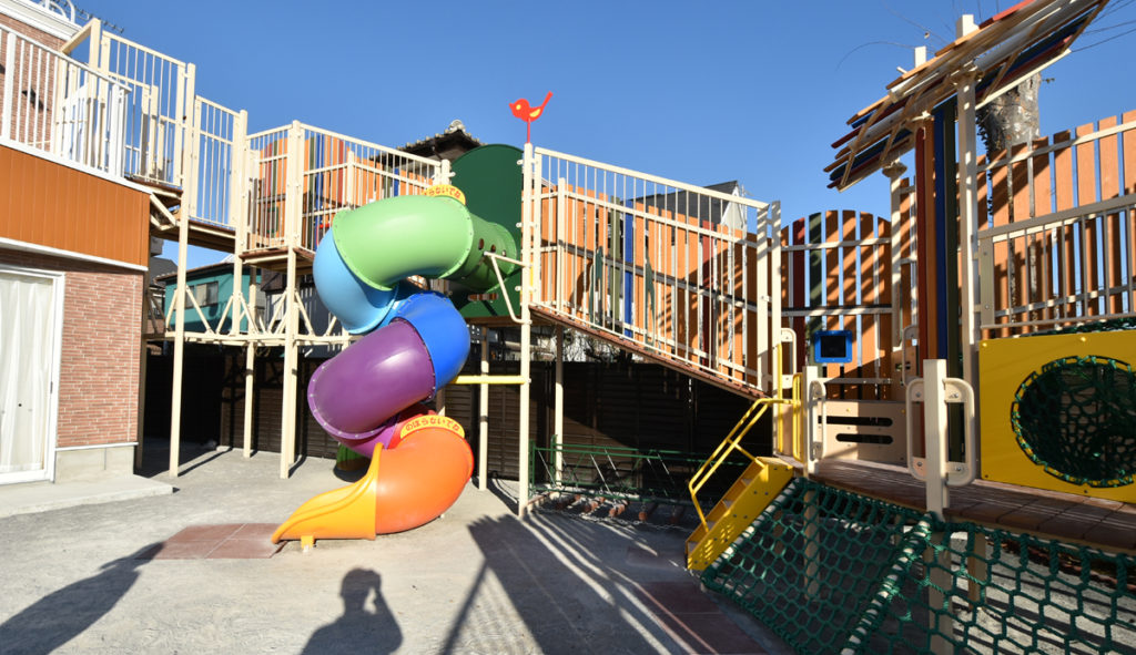 楽しい遊具や小屋のある保育園 まなびの森武蔵小金井 建築設計事例 自然素材の新築 注文住宅 Tau設計工房